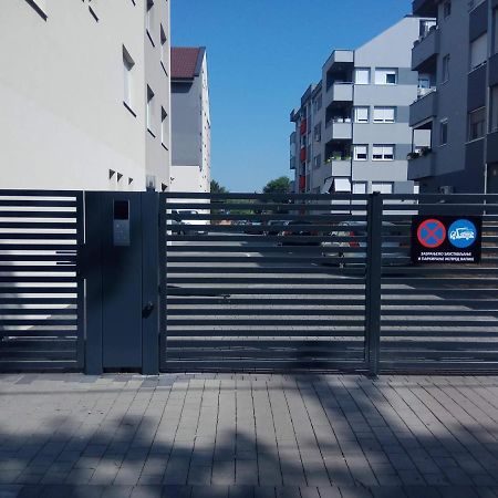 Apartment Cherry Gold Zrenjanin Bagian luar foto